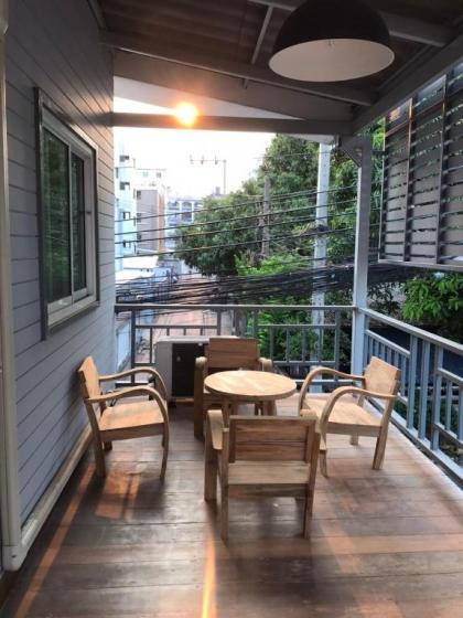 EntireSingleHouse 2br 400m-MRT HuaiKwang 2carpark - image 3