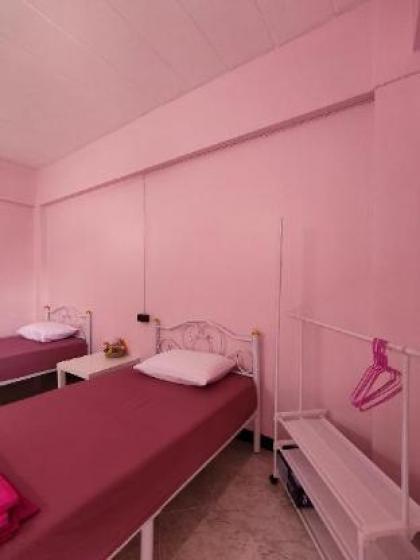 Cozy Magenta Room Love&Light Thonglo Ekamai - image 18