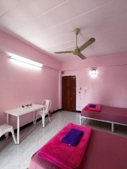Cozy Magenta Room Love&Light Thonglo Ekamai - image 19