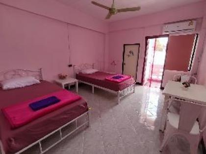 Cozy Magenta Room Love&Light Thonglo Ekamai - image 2
