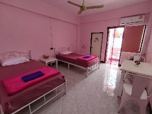 Cozy Magenta Room Love&Light Thonglo Ekamai - image 2