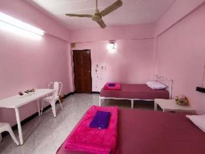 Cozy Magenta Room Love&Light Thonglo Ekamai - image 6
