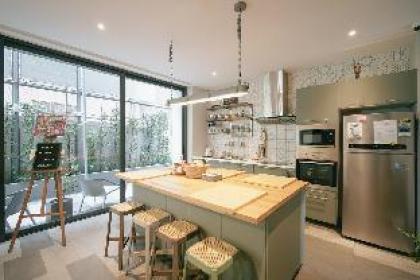 Cozy 4BR vacation home - Steps from Siam Paragon - image 3