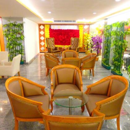 Pohseen Grand Palace Hotel - image 10