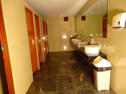 Pohseen Grand Palace Hotel - image 7