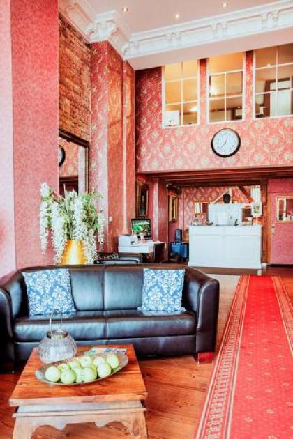Garden Boutique Hotel - image 2