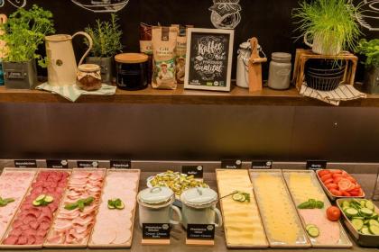 Motel One Berlin-Bellevue - image 8