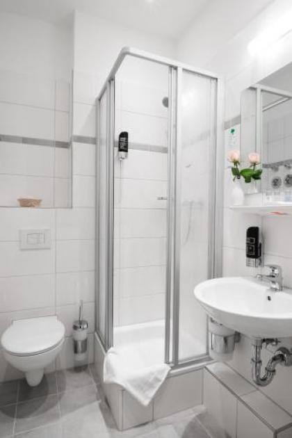 Upper Room Hotel Kurfürstendamm - image 11