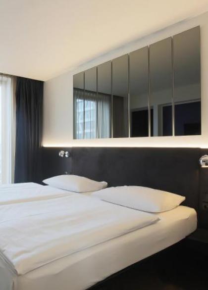 Hotel Amano Grand Central - image 14