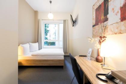 Nu Hotel Berlin - image 22