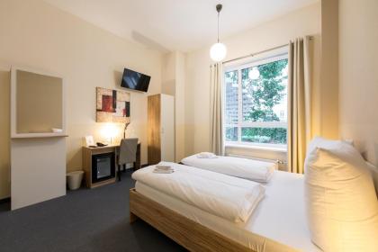 Nu Hotel Berlin - image 23