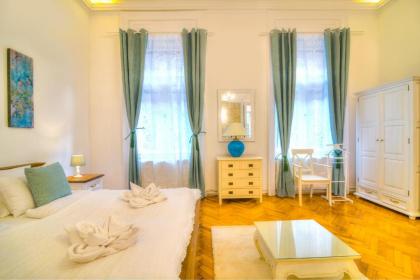 Central Stylish Apartments - image 11