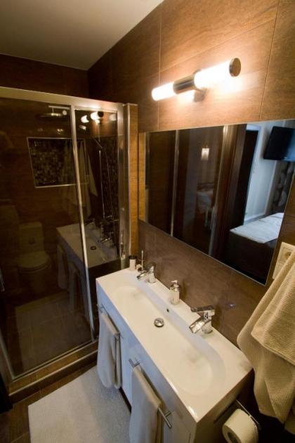 Elisabeth Bridge Apartmans - image 15