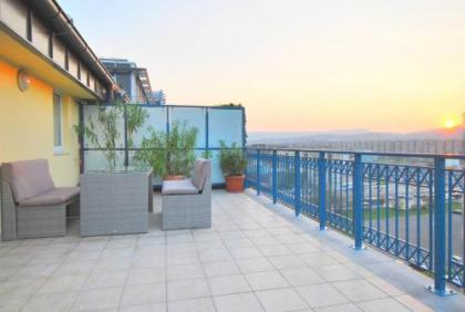 Arpad Bridge Apartments - image 11