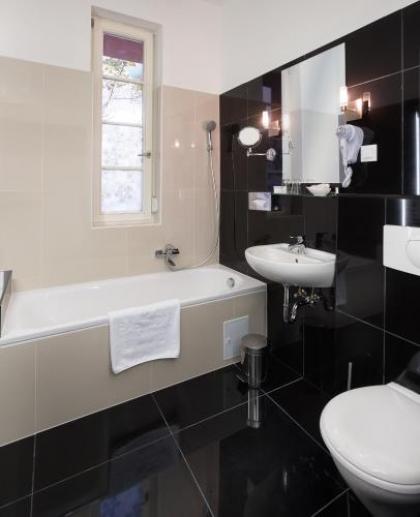 Bastion Hotel Budapest - image 13