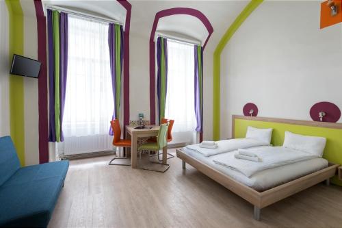 Amber Gardenview Studios - main image