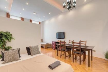 Real Apartments Múzeum - image 15