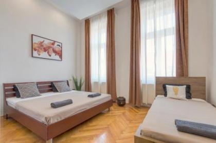 Real Apartments Múzeum - image 3