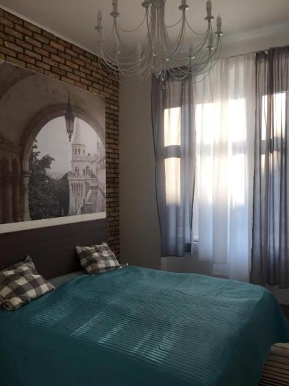 White Dream Home - image 19