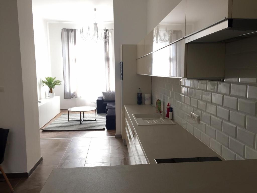 White Dream Home - image 3