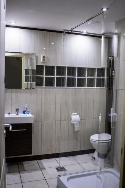 Travel Inn Apartments - image 20