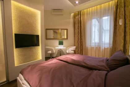 Chain Bridge Studio Apartment - image 1