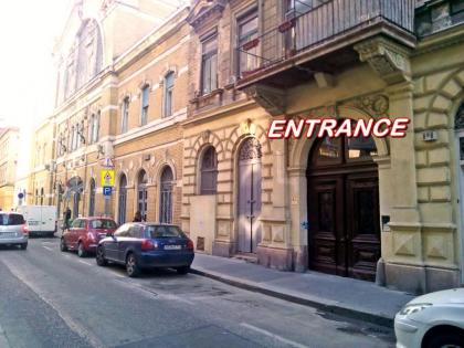 Central Budapest Vadász Street - image 16