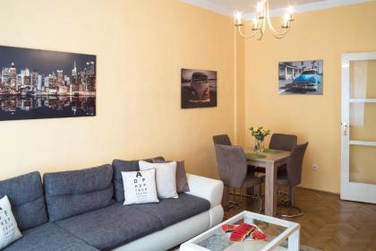 Rebecca Apartment next to Synagogue - image 8