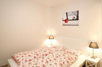 Ilona 2 bedrooms apartment in the center - image 15