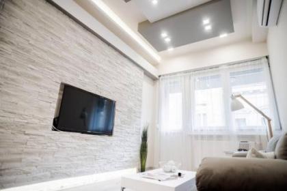 New luxury apartment in the center with A/C - image 10