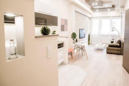 New luxury apartment in the center with A/C - image 9