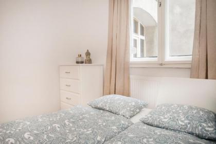 CHRISTINE-2 BEDROOMS APARTMENT IN THE DOWNTOWN - image 15