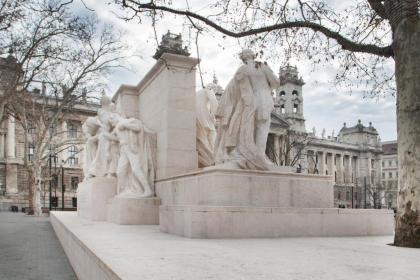 ATLANTA apartment is in the heart of Budapest - image 14