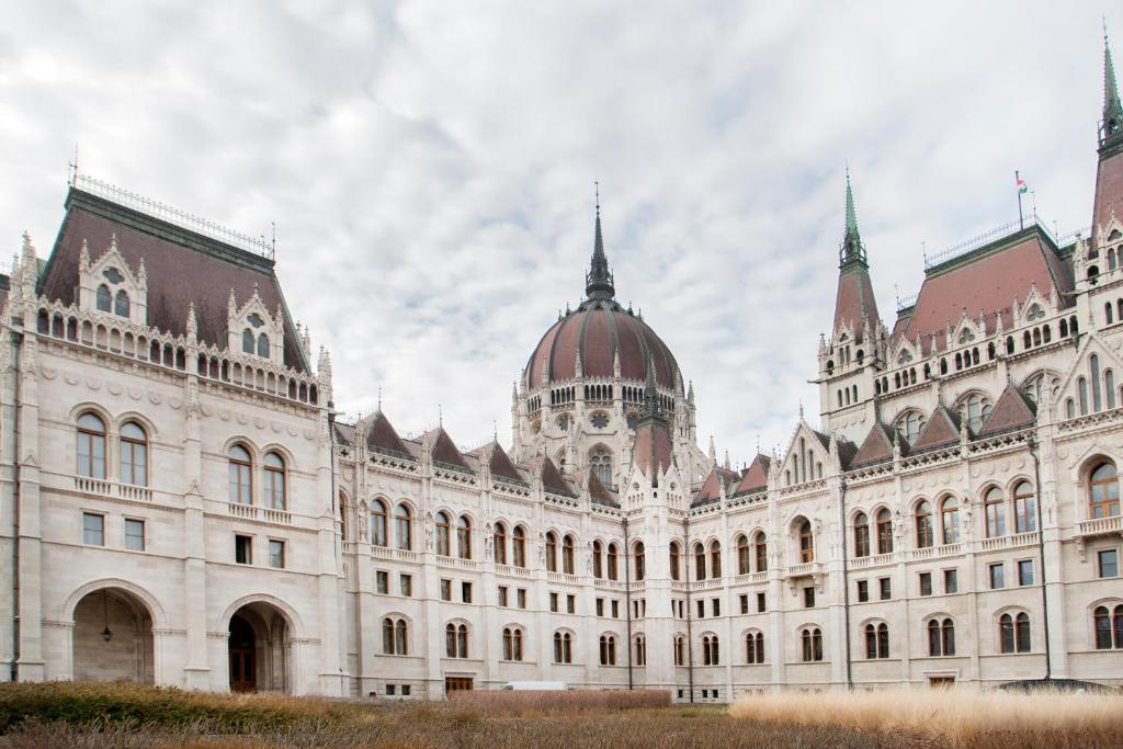 ATLANTA apartment is in the heart of Budapest - image 2