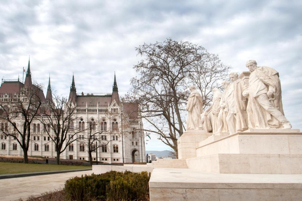ATLANTA apartment is in the heart of Budapest - image 4