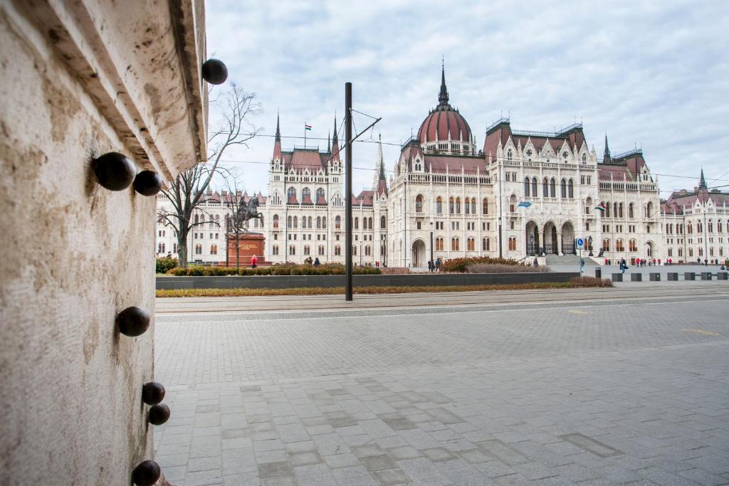 ATLANTA apartment is in the heart of Budapest - image 5