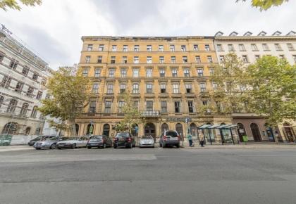 ATLANTA apartment is in the heart of Budapest - image 7