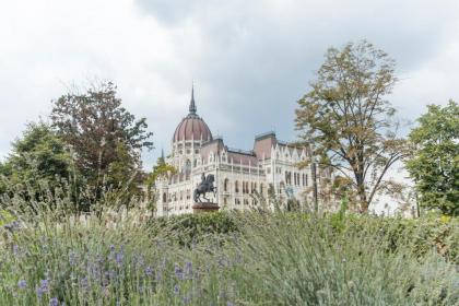 ATLANTA apartment is in the heart of Budapest - image 8