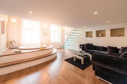 GOLDEN Suite JACUZZI - image 3