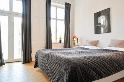 Executive Central Apartments - image 4