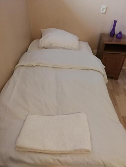 Studio for 2 w/private bath & kitchenette -Room 14 - image 2