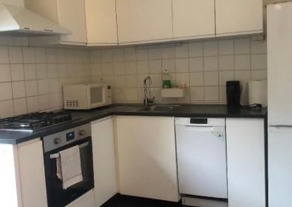 Metro Apartment - image 10