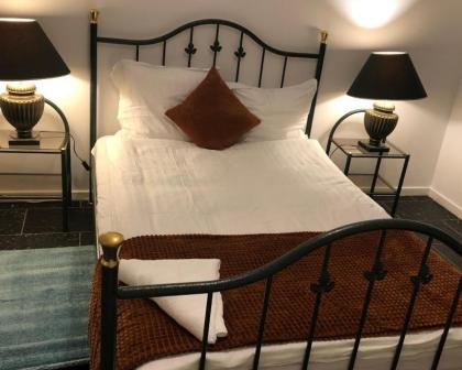 Metro Apartment - image 14