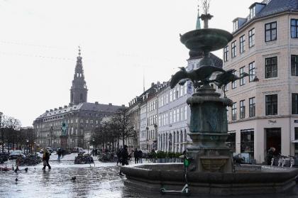 Modern 3-bedroom luxury apartment in the heart of Copenhagen - image 20
