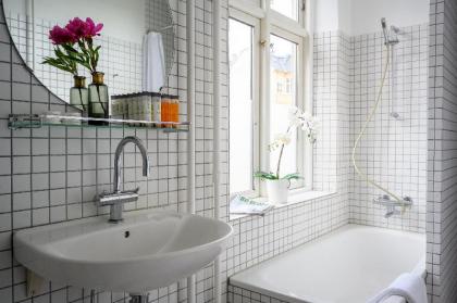 Brilliant Two-bedroom Apartment within walking distance to Nyhavn - image 14