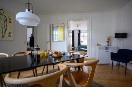 Brilliant Two-bedroom Apartment within walking distance to Nyhavn - image 5