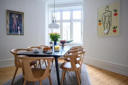 Brilliant Two-bedroom Apartment within walking distance to Nyhavn - image 9