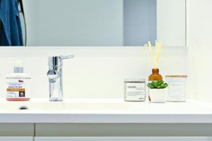 Sanders Leaves - Chic Three-Bedroom Apartment In Downtown Copenhagen - image 1