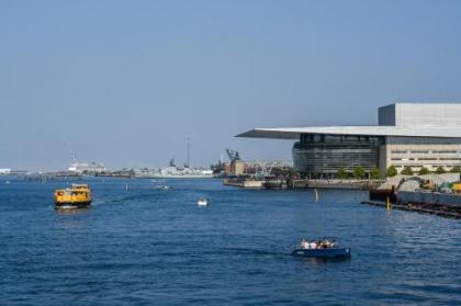Sanders Leaves - Chic Three-Bedroom Apartment In Downtown Copenhagen - image 9