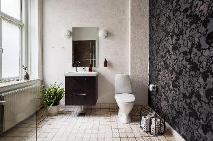 NEW 102M apt. Heart of copenhagen Shopping street - image 3